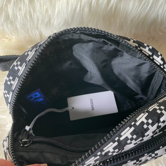 NWT Baggu Fanny Pack - Black & White Pixel Gingham - Picture 3 of 7